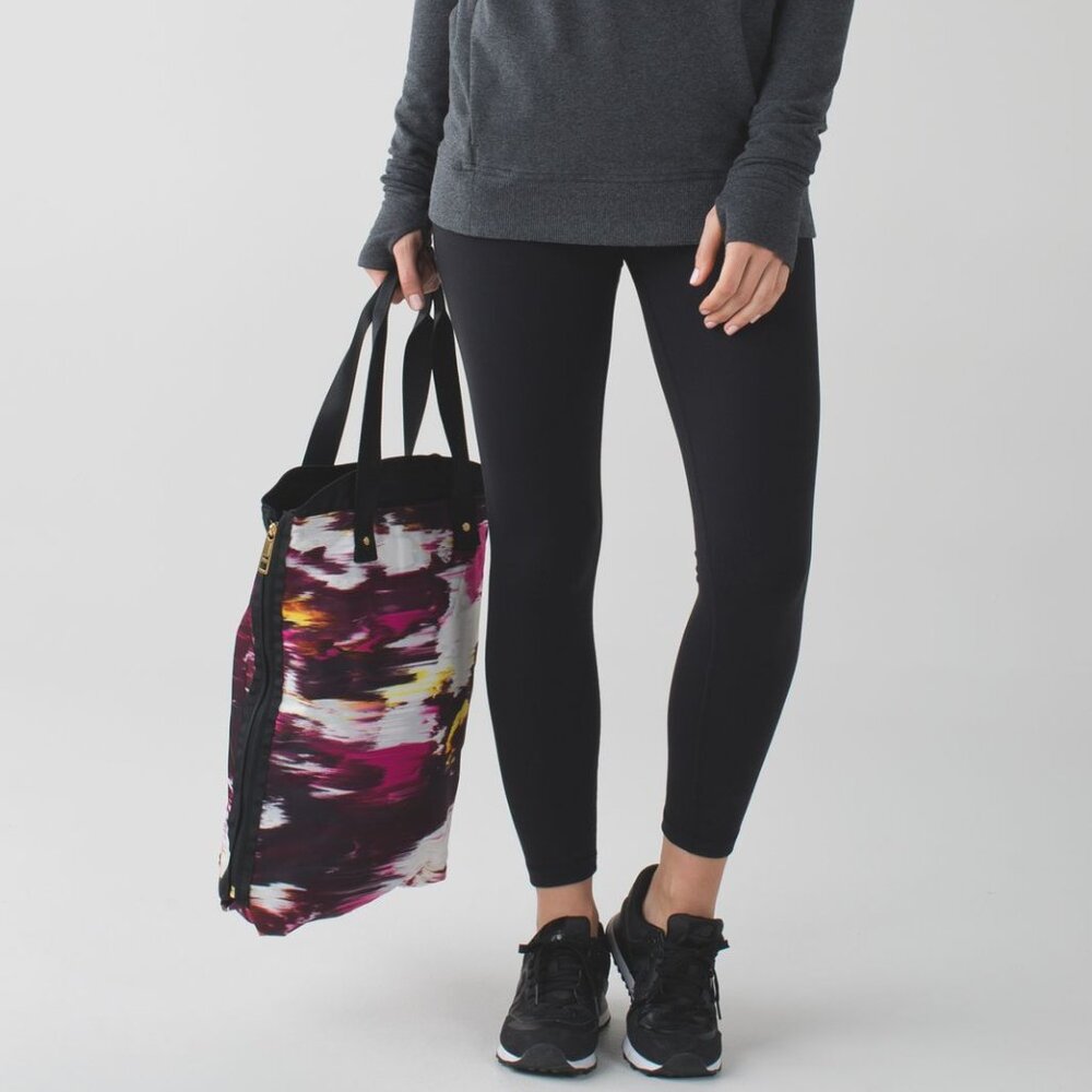 LULULEMON - Set of 3 Bags - ALL NWT Bring it Om Tote & In The Present Pouches - Picture 11 of 14